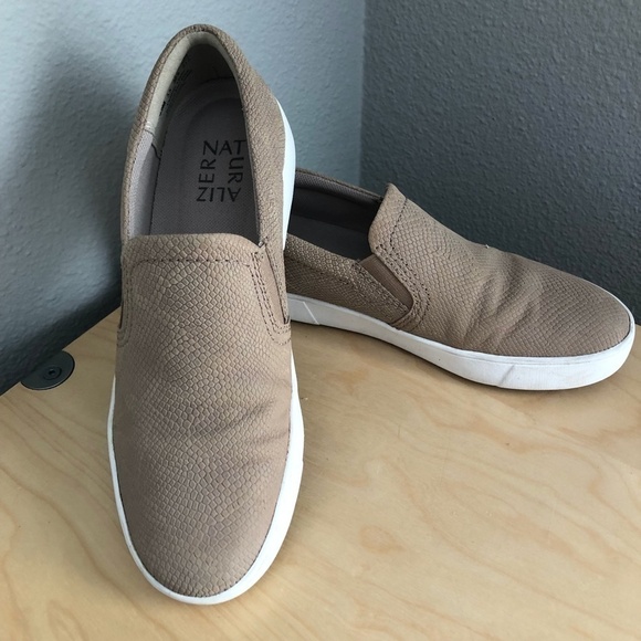 NATURALIZER Marianne Leather Loafers - Picture 2 of 15